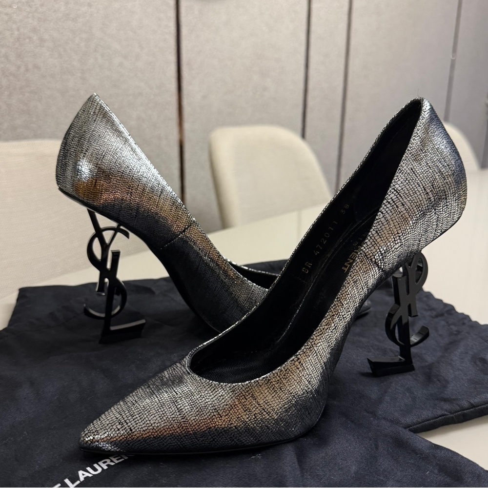Saint laurent pumps